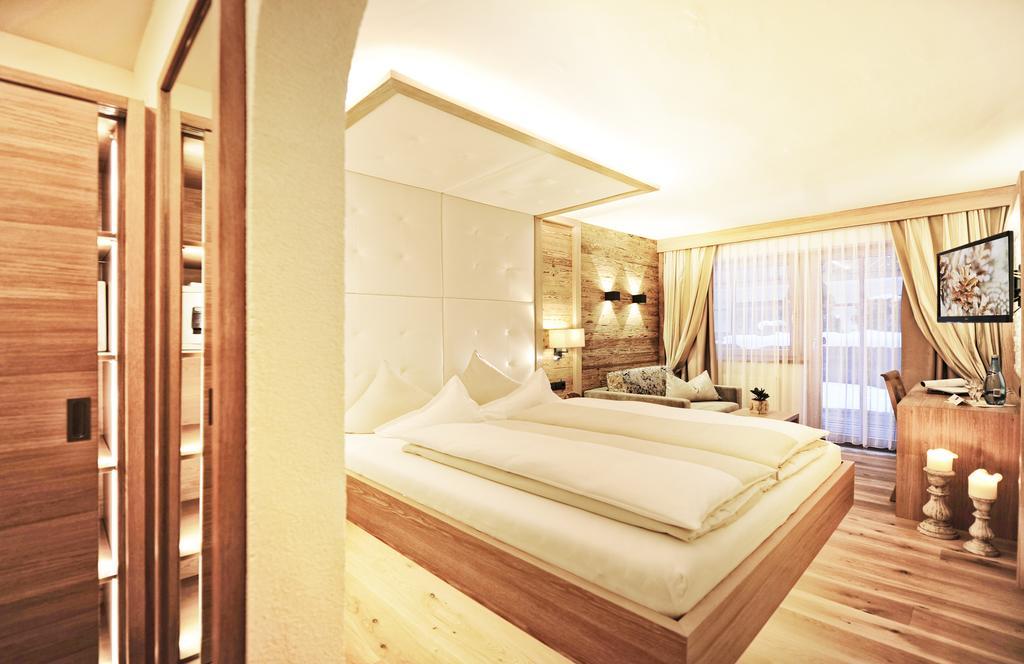 Salnerhof Superior Lifestyle Resort Ischgl Oda fotoğraf